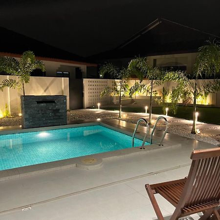 Home In Terengganu With Private Pool Куала-Тренгану Екстер'єр фото