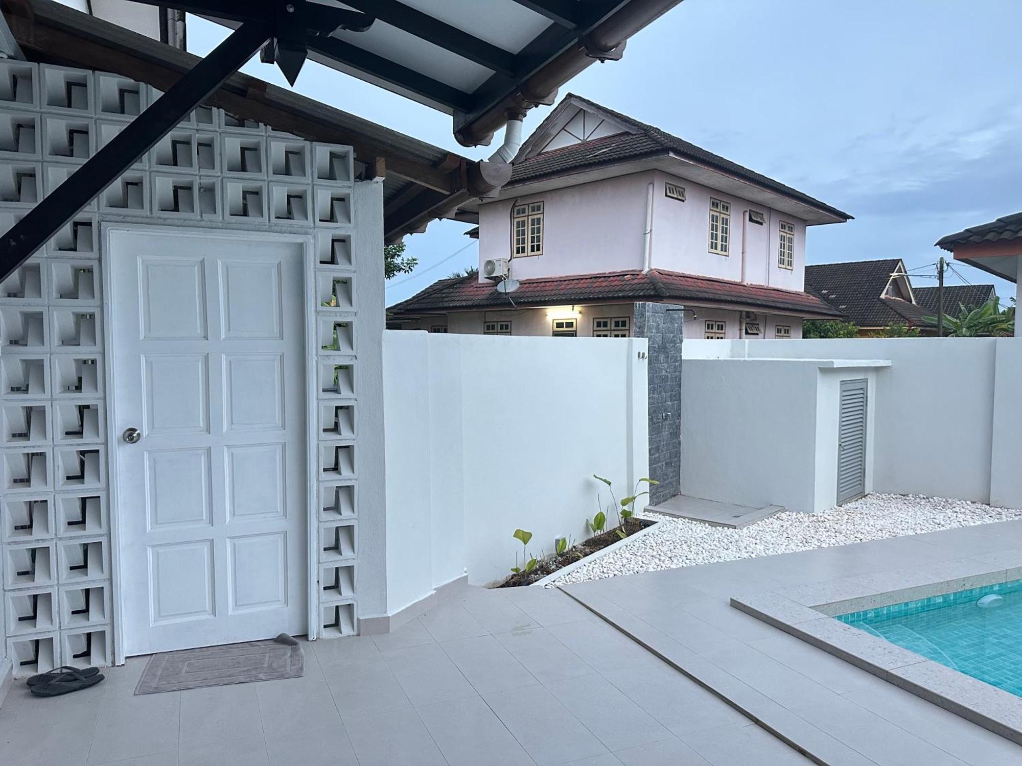 Home In Terengganu With Private Pool Куала-Тренгану Екстер'єр фото