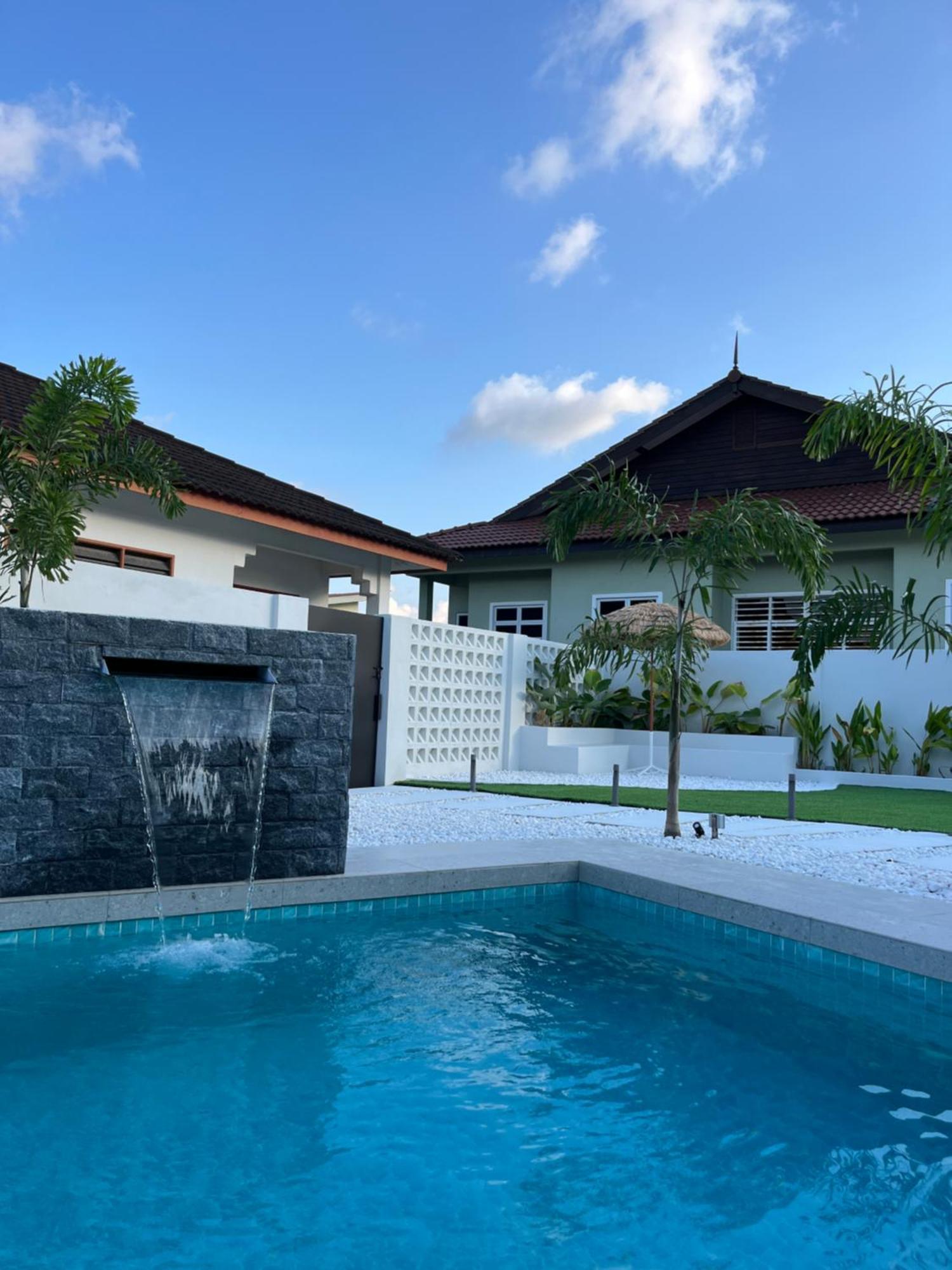Home In Terengganu With Private Pool Куала-Тренгану Екстер'єр фото